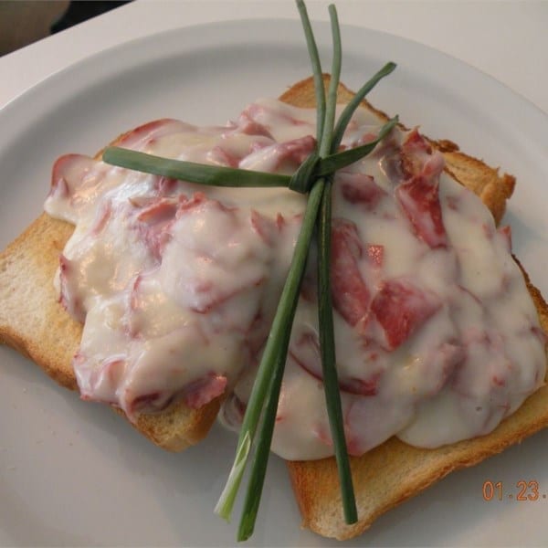Creamy Creamed Chipped Beef on Toast