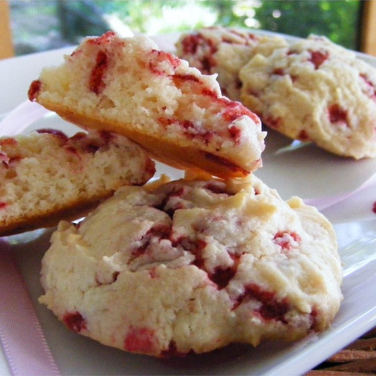 INCREDIBLE Raspberry Cheesecake Cookies