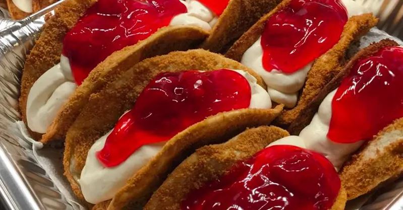 MINI STRAWBERRY CHEESECAKE TACOS