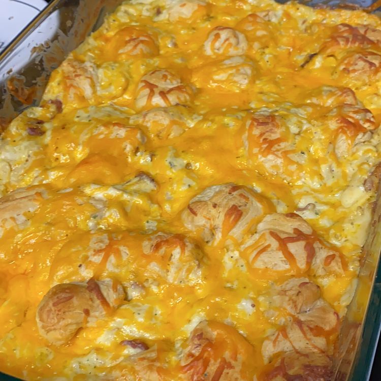 CHICKEN BUBBLE BISCUIT BAKE CASSEROLE