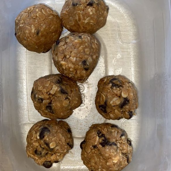 5 INGREDIENT PEANUT BUTTER ENERGY BITES