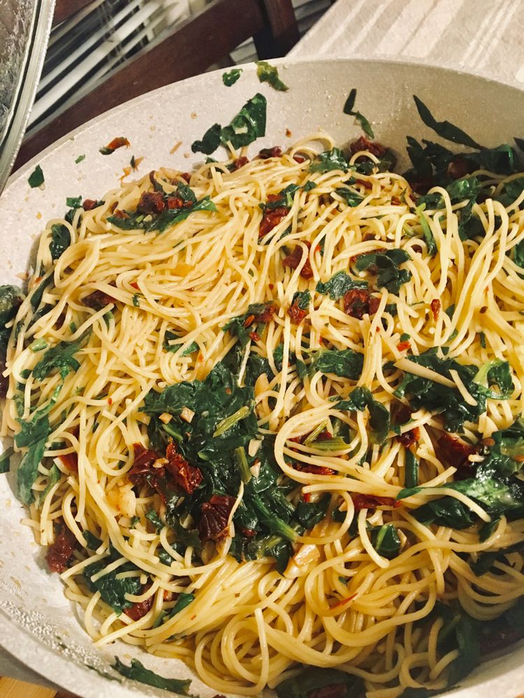 Spaghetti with Sun Dried Tomatoes and Spinach