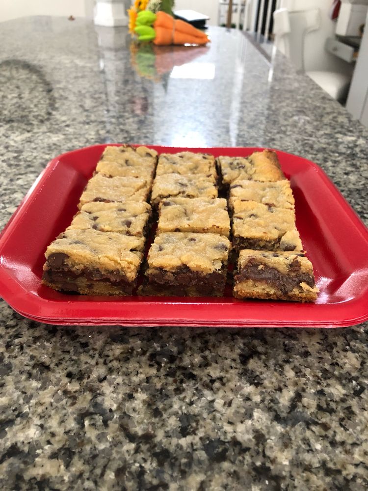 dark chocolate chip cookie bars