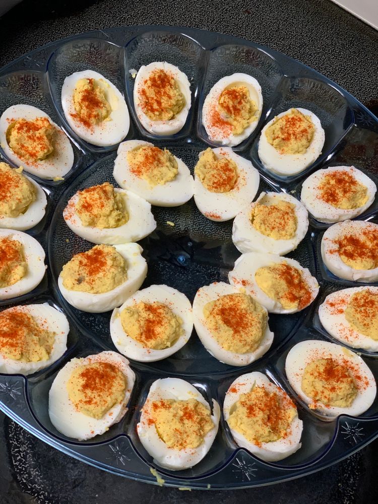 MOM’S CLASSIC SOUTHERN DEVILED EGGS