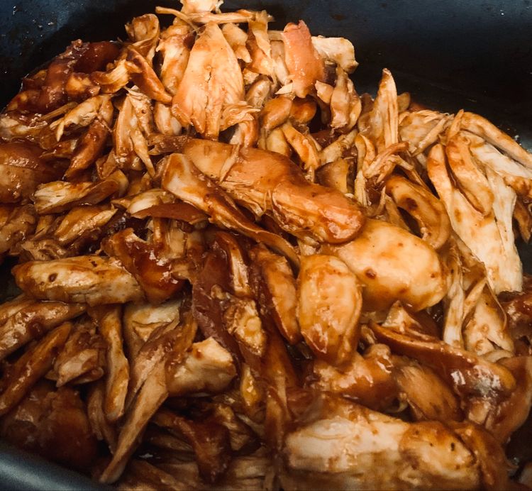 BBQ PULLED CHICKEN