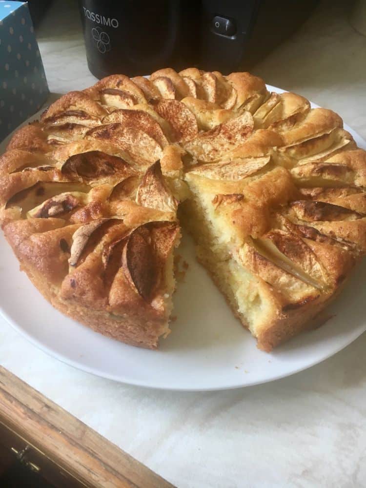 Easy German Apple Cake Recipe – Apfelkuchen