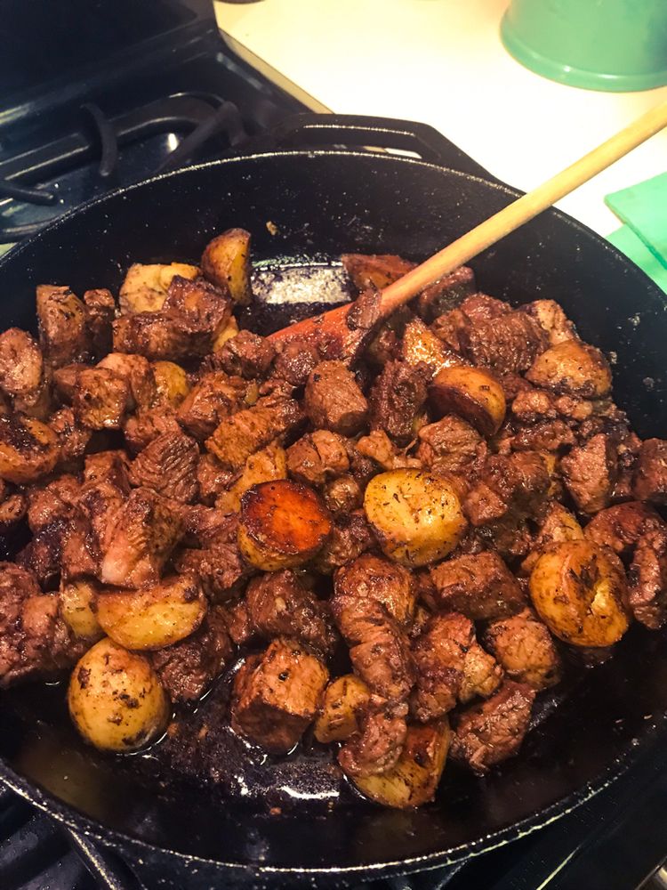 GARLIC BUTTER HERB STEAK BITES WITH POTATOES