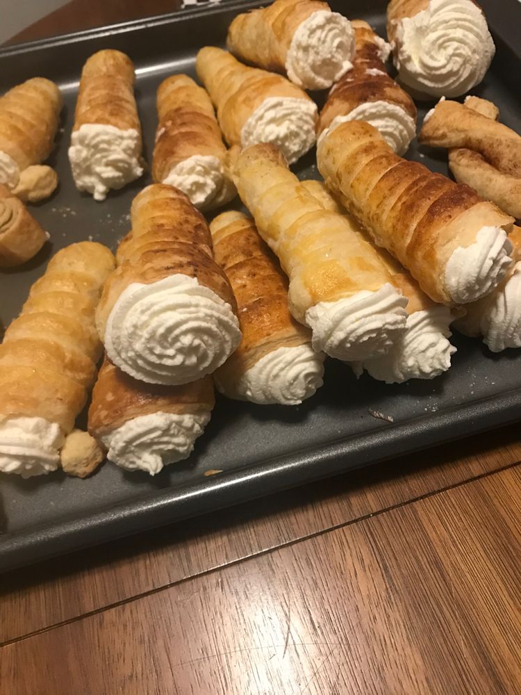 Puff Pastry Cream Horns