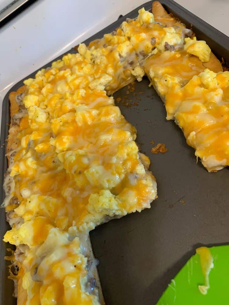 Sausage Gravy Breakfast Pizza