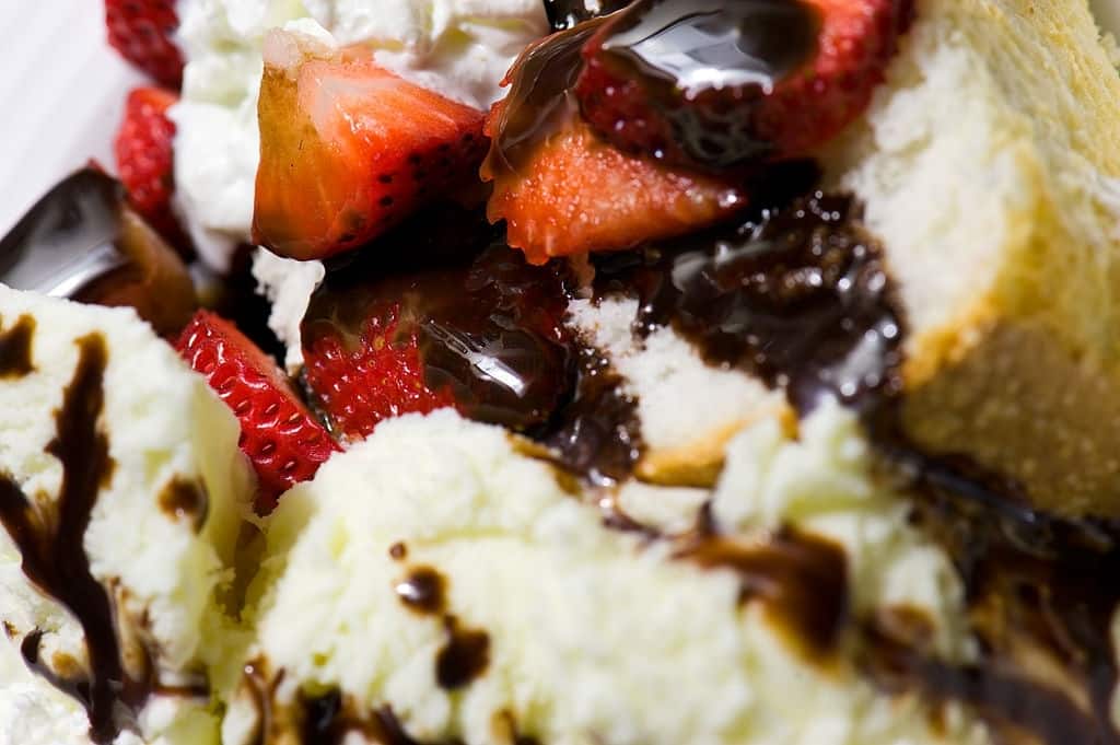 This “White Chocolate-Strawberry Tiramisu” Is the Dessert of ALL Desserts
