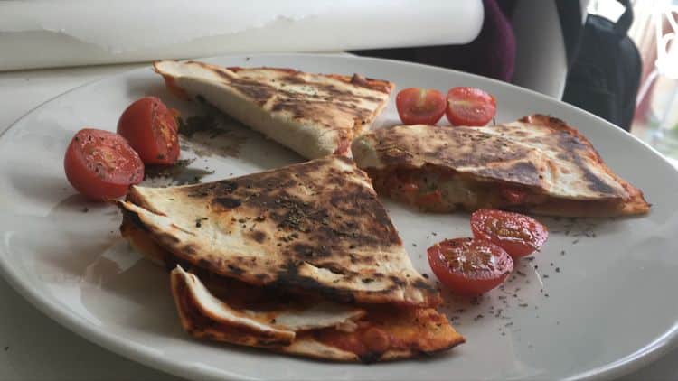 10-MINUTE VEGETARIAN QUESADILLA