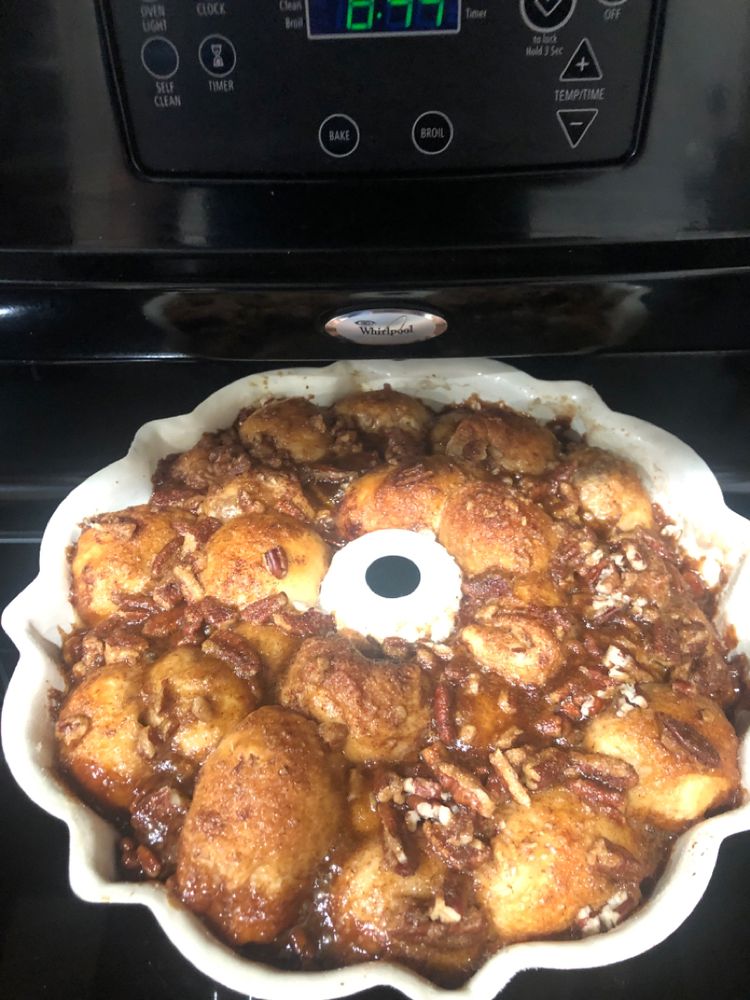 CARAMEL APPLE MONKEY BREAD