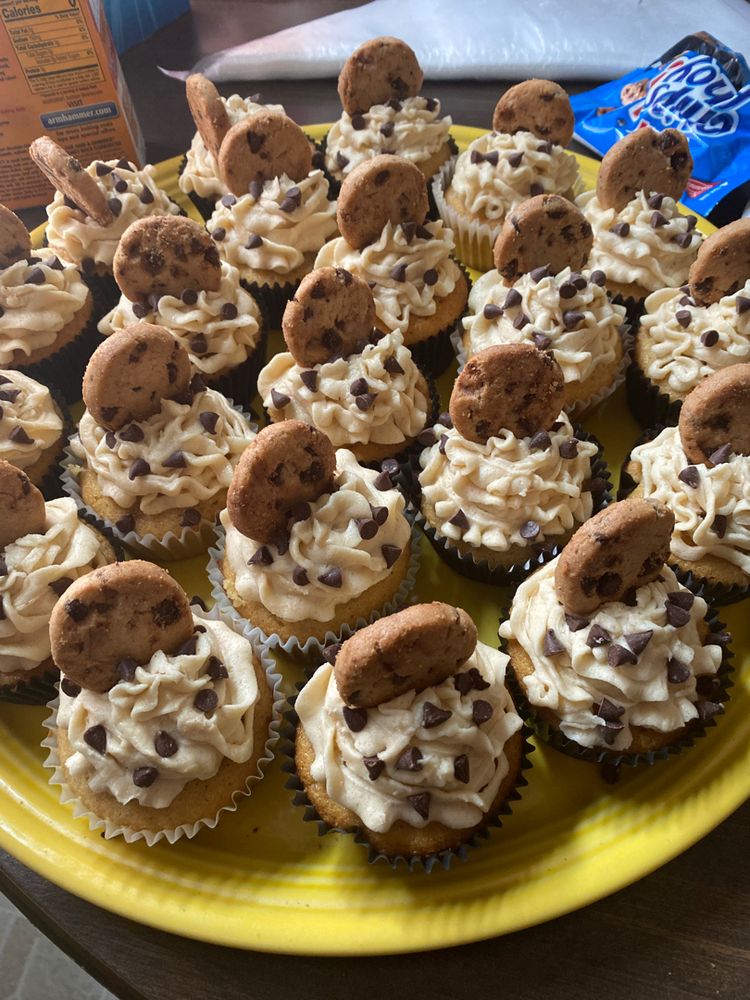 CHOCOLATE CHIP COOKIE DOUGH CUPCAKES