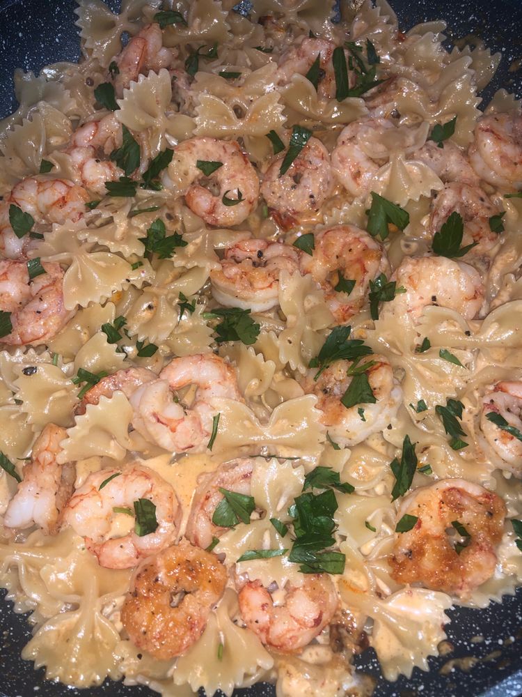 Creamy Garlic Shrimp Pasta
