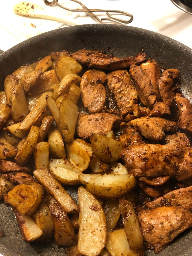 GARLIC BUTTER CHICKEN AND POTATOES SKILLET