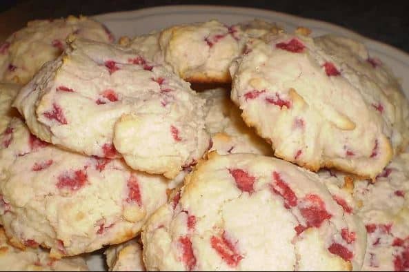 INCREDIBLE Raspberry Cheesecake Cookies
