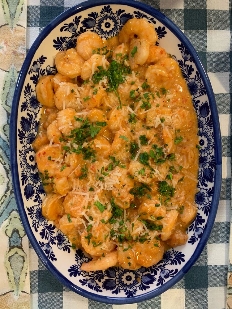 SHRIMP IN ROASTED PEPPER SAUCE