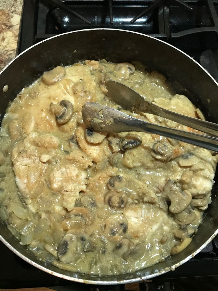 Skillet Chicken and Mushroom Wine Sauce