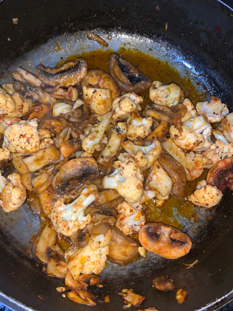 GARLIC MUSHROOMS CAULIFLOWER SKILLET