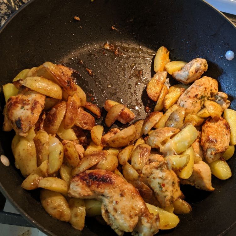 Garlic Butter Chicken and Potatoes Skillet