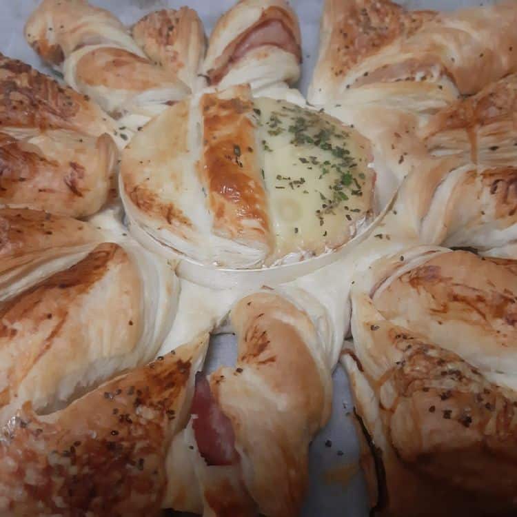 Baked Camembert With Pancetta Breadstick Twists