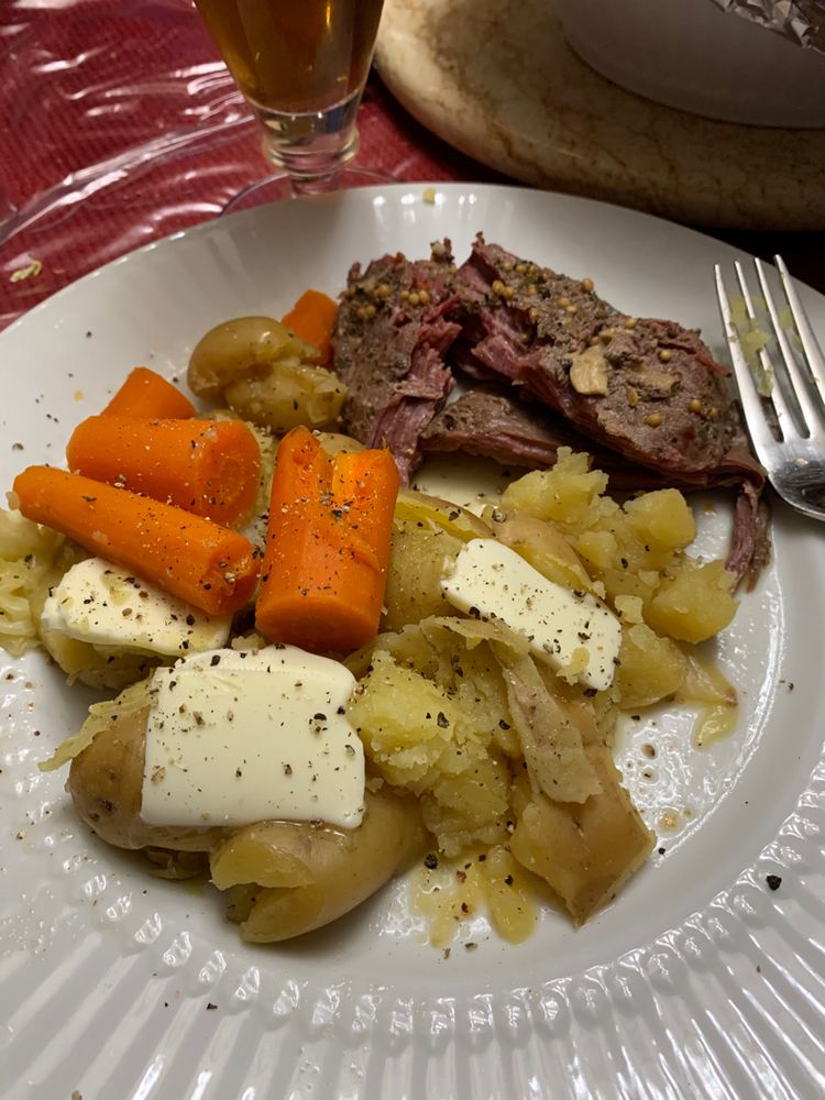 Slow Cooker Corned Beef with Cabbage