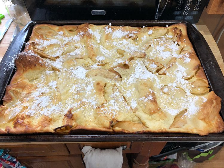 Cinnamon-Apple Dutch Baby