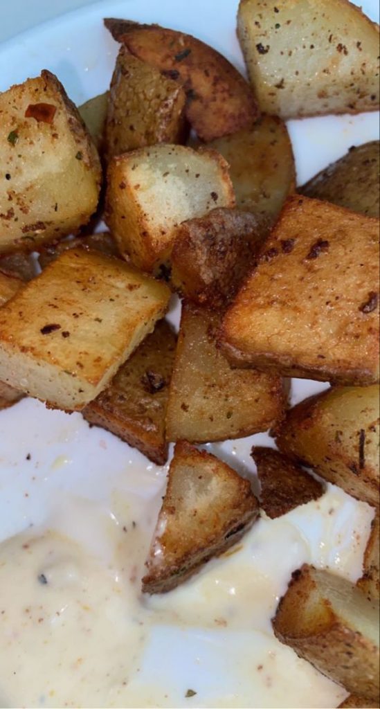 Crispy Garlic Roasted Potatoes