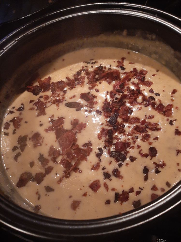 THE BEST CHEESEBURGER SOUP