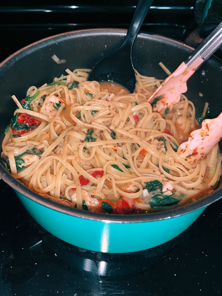 CHEESY CHICKEN PASTA (ONE POT MEAL)