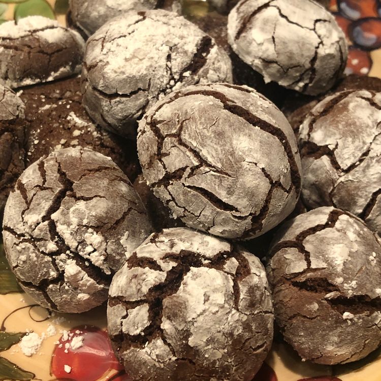 Easy Chocolate Crinkle Cookies