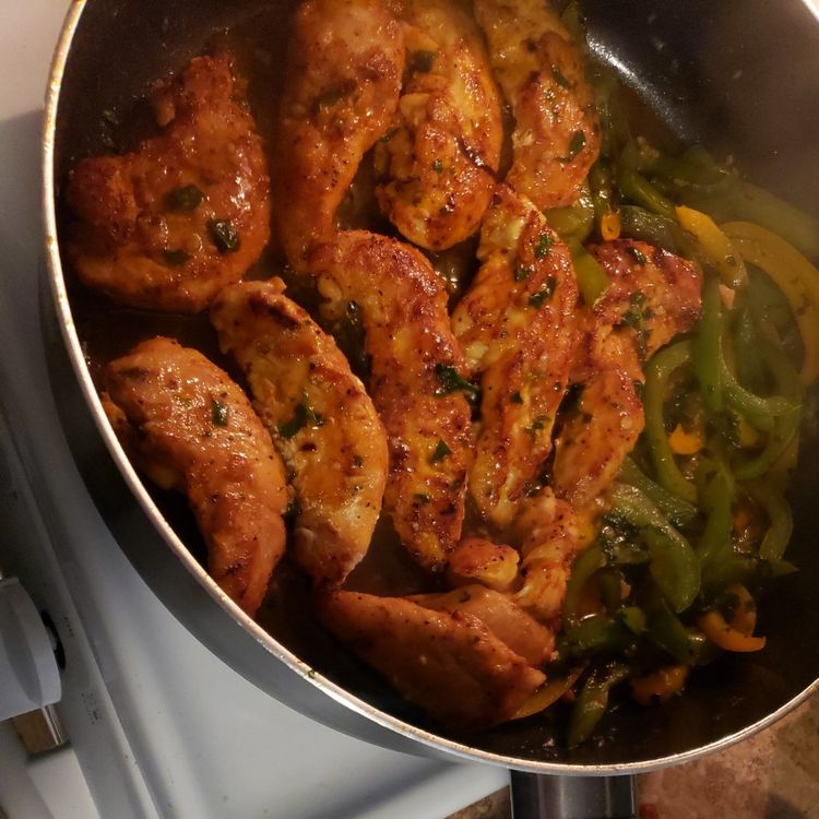 LEMON GARLIC BUTTER CHICKEN TENDERS AND GREEN BEANS SKILLET