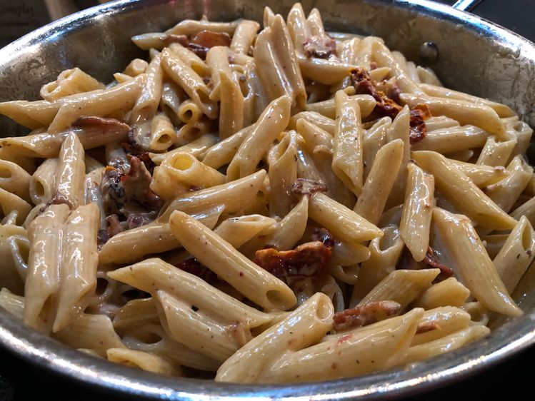 PENNE ALFREDO WITH BACON AND SUN-DRIED TOMATO