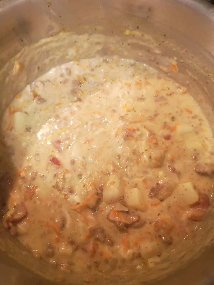 Slow Cooker Bacon Cheeseburger Soup