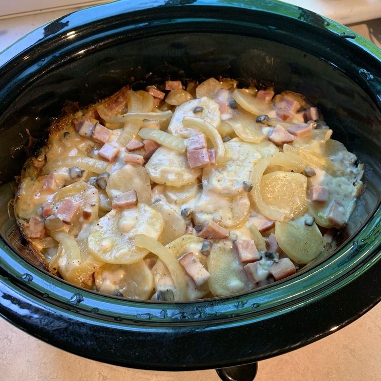 How To Make A Quick Crock Pot Meal Of Cheesy Potato Ham Casserole   How To Make A Quick Crock Pot Meal Of Cheesy Potato Ham Casserole 