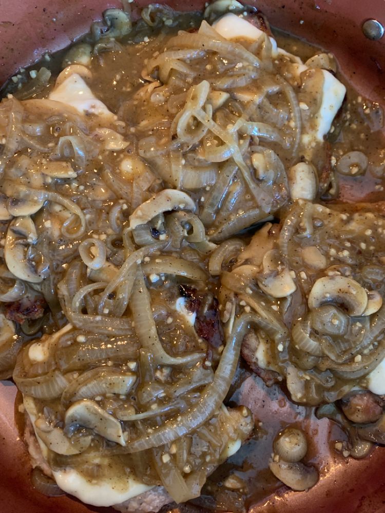 Pork Chops in Gravy (Smothered Pork Chops)