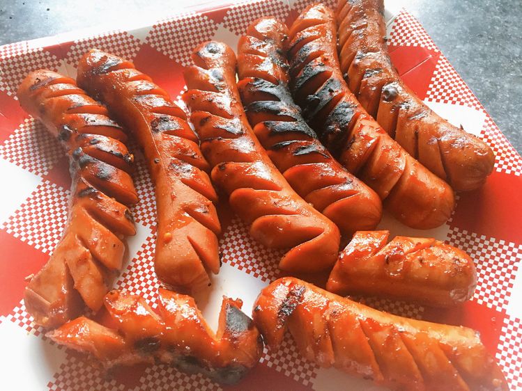 THE BEST GRILLED HOT DOGS