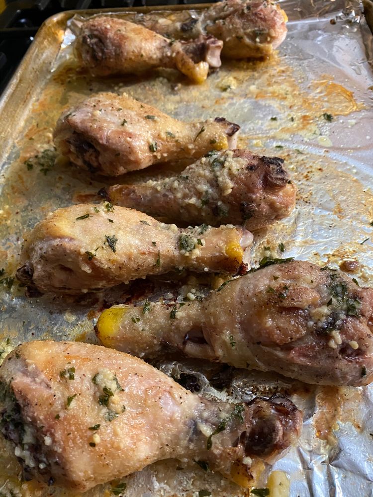 BUTTERY GARLIC BAKED DRUMSTICKS