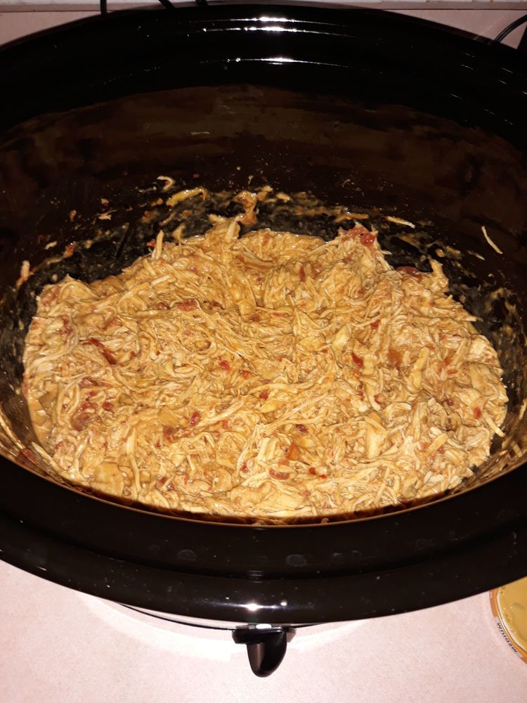 SLOW COOKER QUESO CHICKEN TACOS