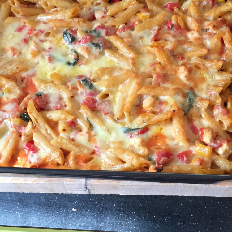 Cheesy Pasta Bake with Chicken and Bacon Recipe