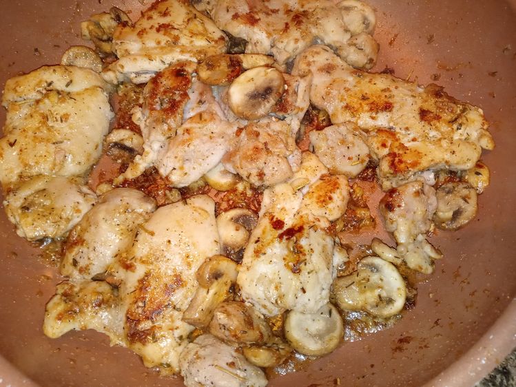 GARLIC MUSHROOM CHICKEN THIGHS