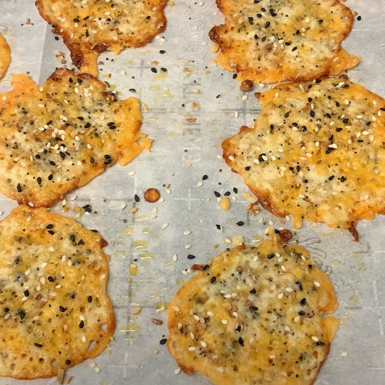 KETO EVERYTHING BAGEL CHEESE CHIPS RECIPE