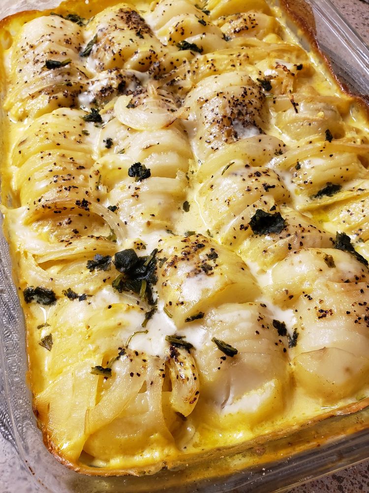 Dad’s Creamy & Cheesy Au Gratin Potatoes