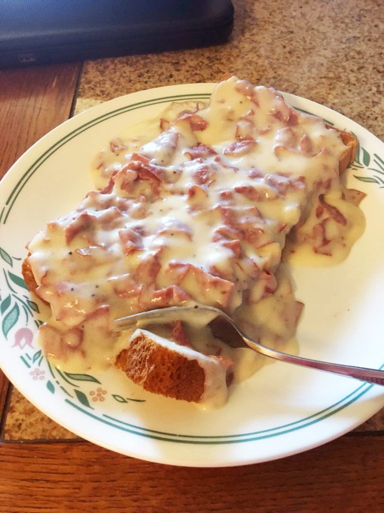 Classic Creamed Chipped Beef on Toast