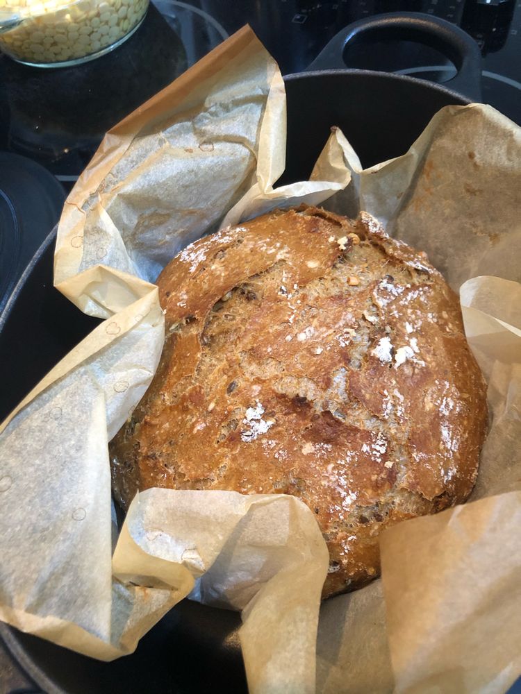 Easy No-Knead Bread (Dutch Oven Bread)