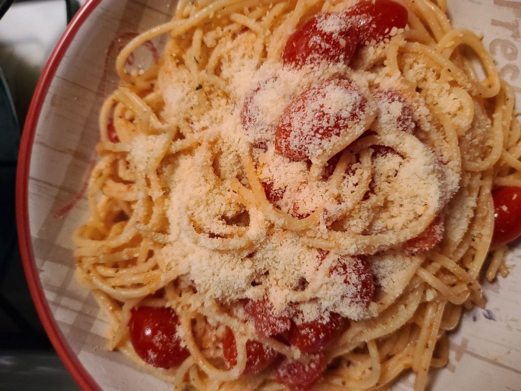 Pasta with Fresh Tomato Sauce