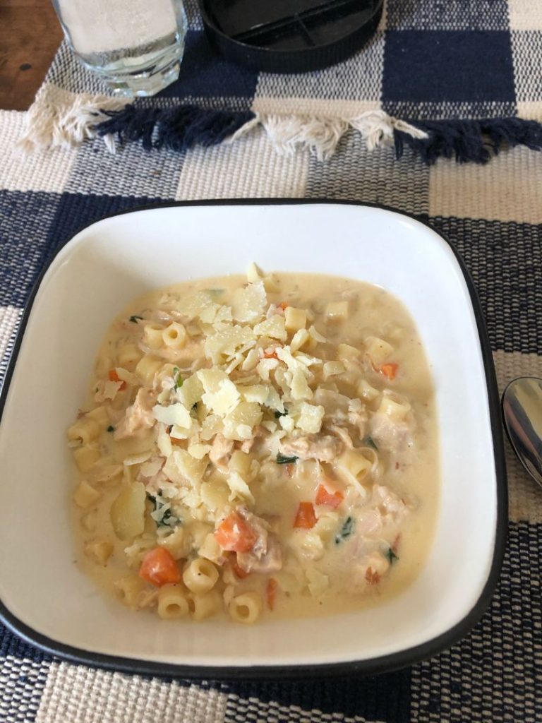 CREAMY CHICKEN SOUP WITH PASTA AND SPINACH