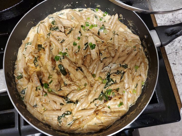Creamy Garlic Chicken Pasta {with Tomato & Spinach}