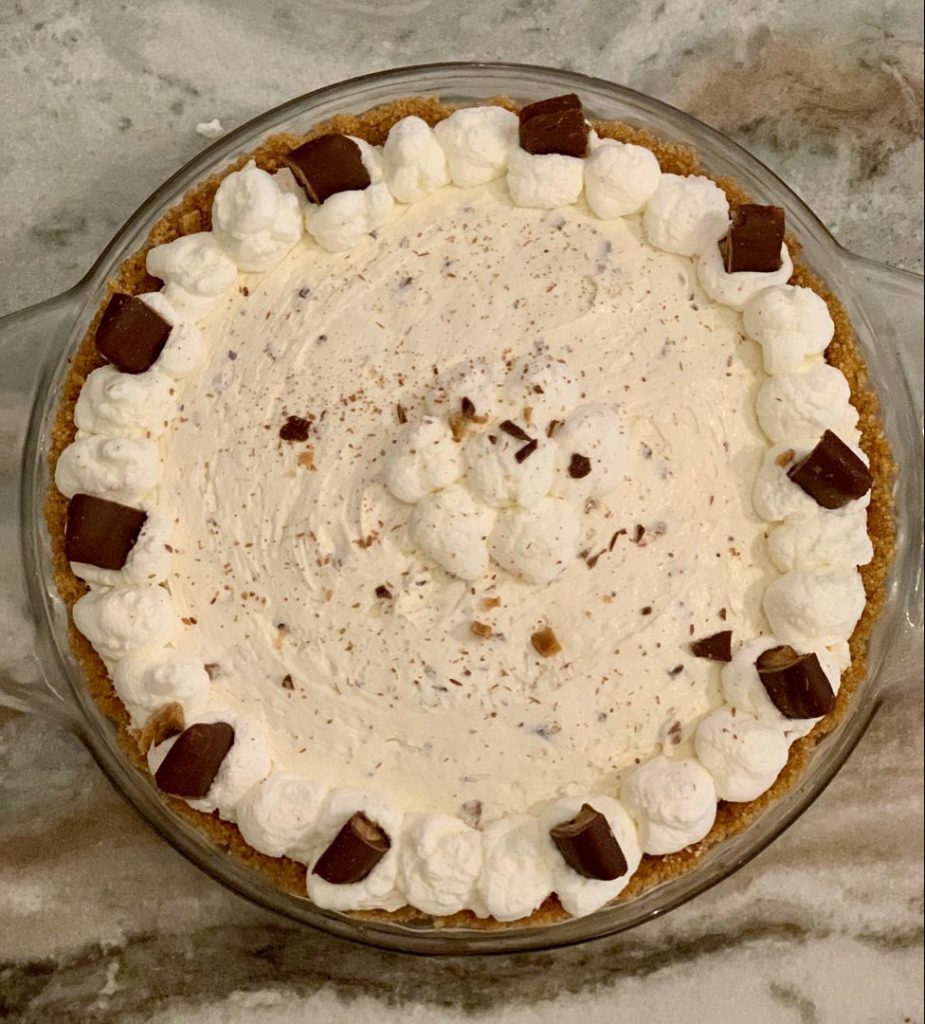 {NO BAKE} HEATH TOFFEE CHEESECAKE PIE