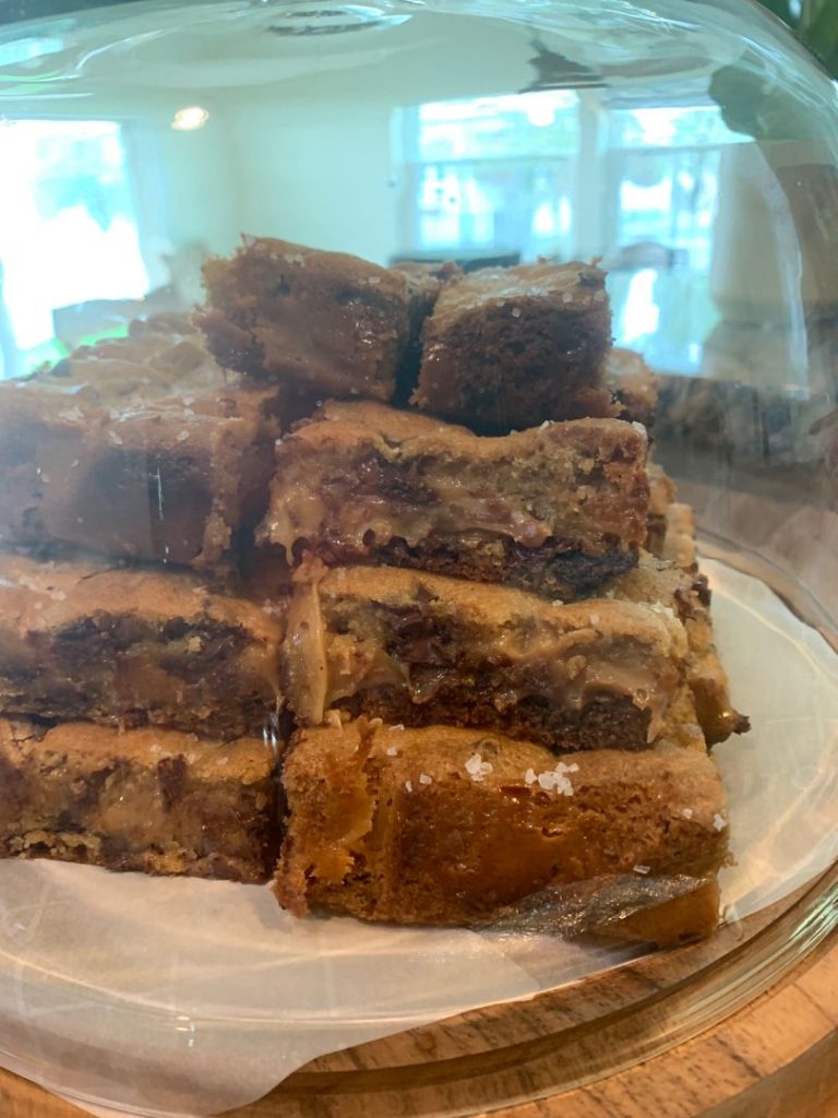 Salted Caramel Chocolate Chip Cookie Bars